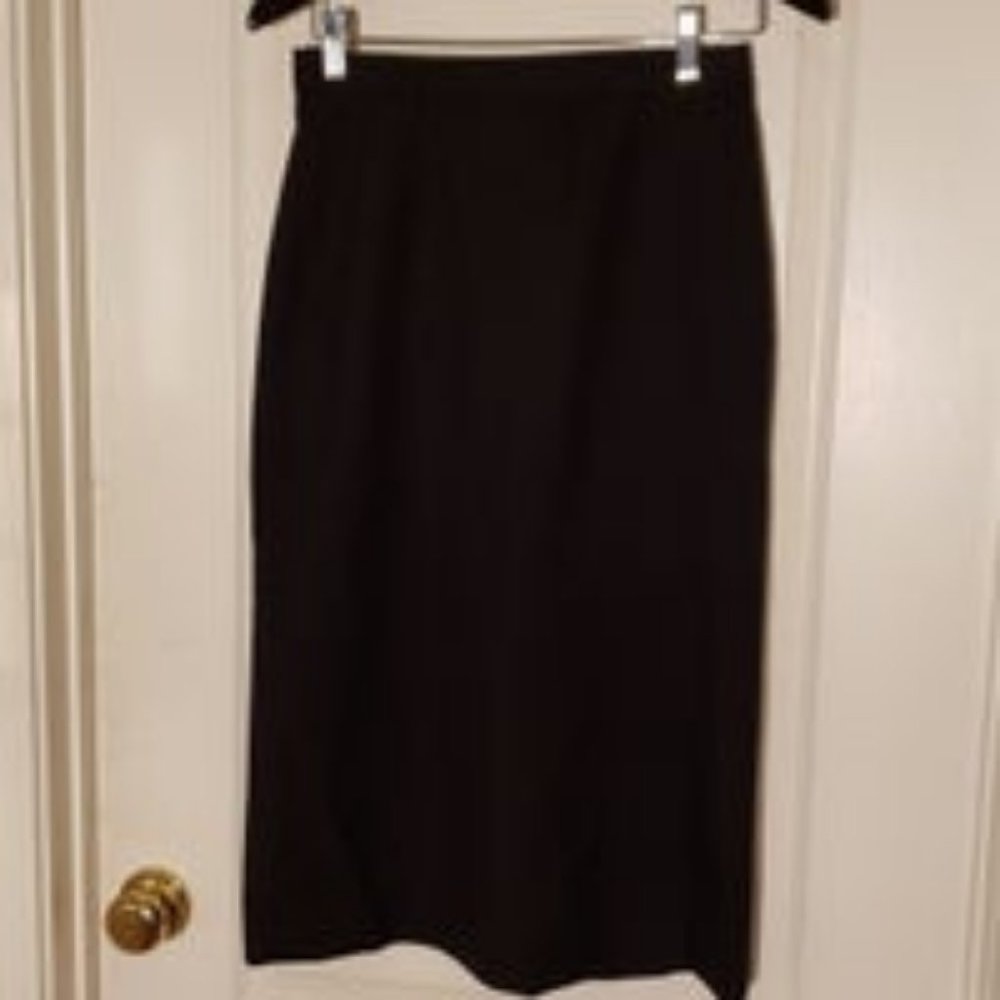 Loubella Extendables black skirt size 10